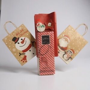 W4. Festive Holiday Gift Bag Set